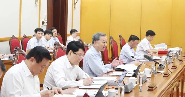 Kéo dài việc sử dụng người không chuyên trách khi sắp xếp lại thôn, tổ dân phố