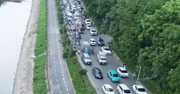Sốt ruột nhìn đường dành riêng xe đạp ở Hà Nội không một bóng người