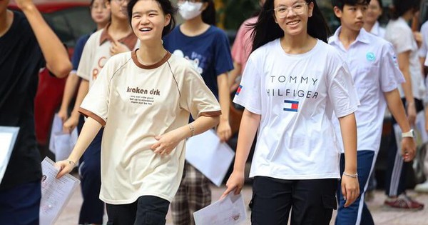 Ngày cuối thi lớp 10 công lập, sĩ tử lo đề Toán 'khó nhằn'