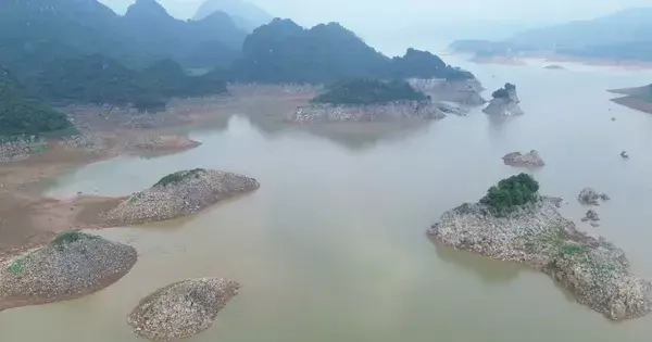 Công ty thủy điện Hòa Bình nói gì về lòng hồ cạn kỷ lục?
