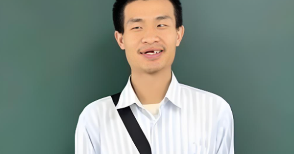 Thần đồng Toán học nổi tiếng đăng video trên MXH, ai xem cũng hốt hoảng: Răng anh bị làm sao vậy?