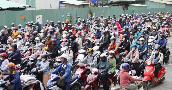 Ùn ứ giao thông nghiêm trọng sau khi cấm xe vào đường dẫn cao tốc TP HCM - Long Thành - Dầu Giây