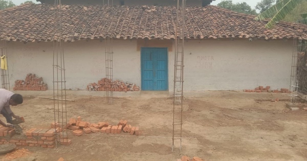 Đào móng xây nhà, 3 công nhân phát hiện kho báu quý giá