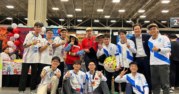 Đội tuyển học sinh Việt Nam xuất sắc giành 2 giải tại giải Robotics lớn nhất thế giới, lọt top 4/419 đội thi: Lá cờ đỏ tung bay trên bản đồ tri thức!