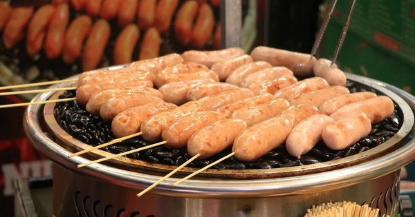 Nhận biết thịt lợn bẩn núp bóng giò chả, xúc xích: Coi chừng rước độc vào người