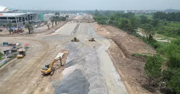 Dự án cầu Tứ Liên: Ngoại thành thi công nhộn nhịp, nội thành vẫn 'nằm yên'