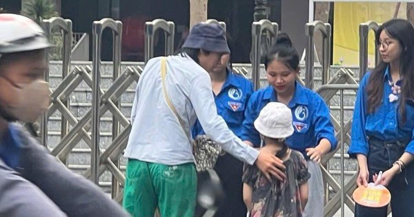 Chuyện chưa kể phía sau khoảnh khắc nam sinh đi thi lớp 10 dắt theo cả em gái gây xúc động nhất hôm nay