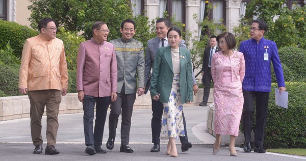 Nóng: Thủ tướng Thái Lan bị đình chỉ chức vụ