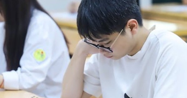 Bộ GD&ĐT: Đề tốt nghiệp khó do 'học sinh, giáo viên chưa quen'