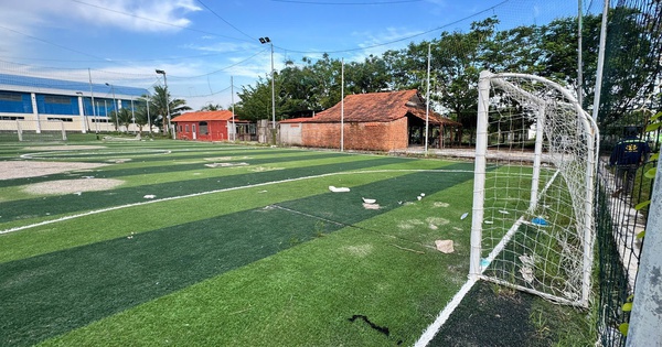 Điều tra vụ bé trai tử vong ở sân bóng cỏ nhân tạo