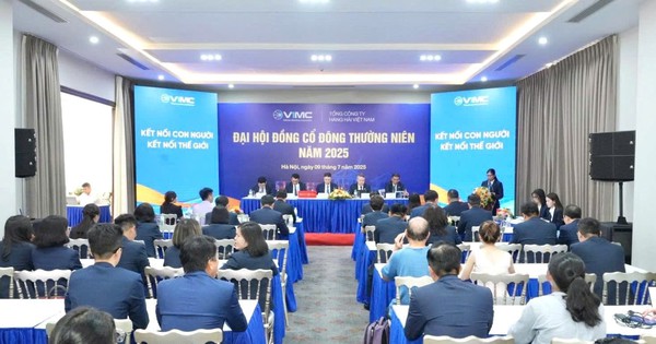 Doanh nghiệp cảng biển lớn nhất Việt Nam chuyển giao “tay chèo” giữa Chủ tịch và Tổng Giám đốc