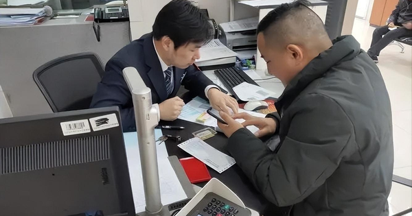 Sáng gửi tiết kiệm 21 tỷ đồng, người đàn ông vừa ăn trưa xong phát hiện tài khoản còn 0 đồng, ngân hàng tuyên bố: "Không liên quan gì đến chúng tôi"