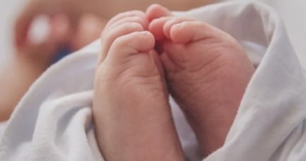 Bộ Y tế đề xuất hỗ trợ tiền mặt, hiện vật với gia đình sinh hai con gái
