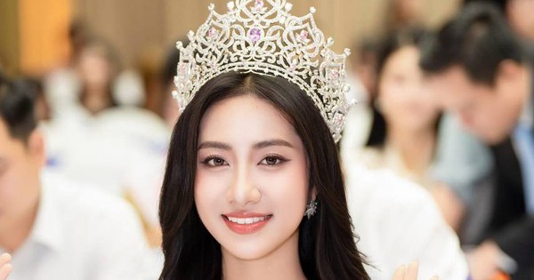 Tân Hoa hậu vừa đăng quang đã được đặt ngang Thanh Thủy, 2 người đẹp khác cũng được gọi tên