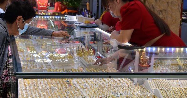 Giá vàng hôm nay, 12-7: Tăng rất mạnh
