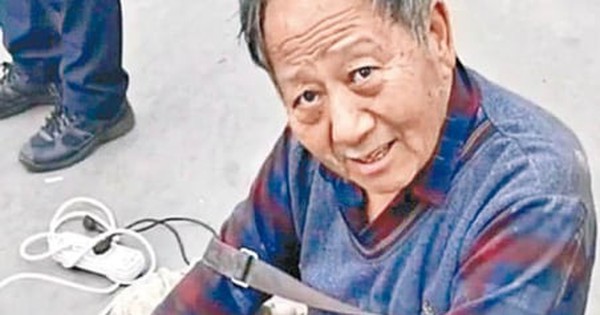 Doanh nhân sở hữu khối tài sản hơn 364 tỷ đồng ruồng rẫy vợ con rồi phá sản, phải ra đường ăn xin: 20 năm sau về nghe con trai nói 1 câu mà nghẹn lòng