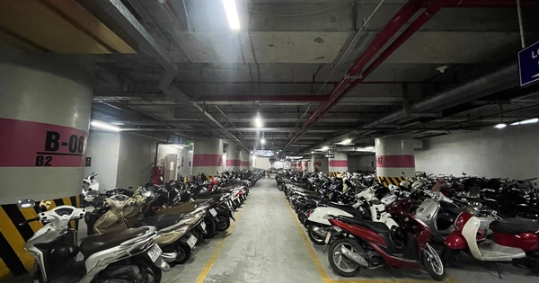 Hà Nội tiến tới không còn xe máy chạy xăng trong vành đai 1: Cư dân chung cư sạc pin xe điện ở đâu?