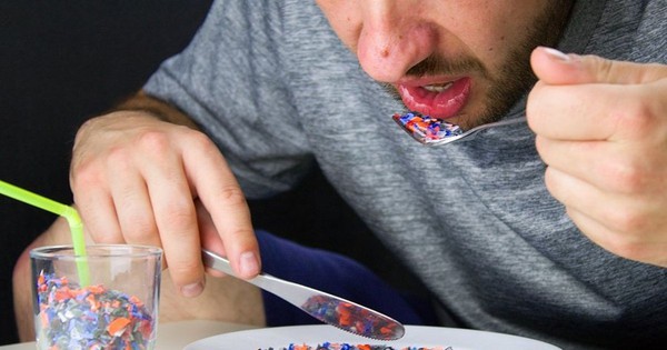 Thực phẩm chứa hơn nghìn hạt vi nhựa, nhiều gấp 45 lần nước đóng chai: Nhiều người Việt mê