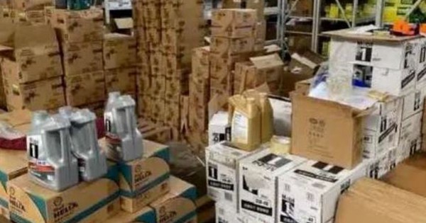 Theo dõi hàng loạt gian hàng online, cảnh sát triệt phá đường dây sản xuất dầu nhớt giả gần 400 tỷ đồng, lợi nhuận 500%: có cả nhãn hiệu Castrol, Mobil, Shell...