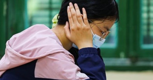 Sau cú sốc đề Toán, tiếng Anh khó, nhiều sĩ tử bất an lo trượt đại học