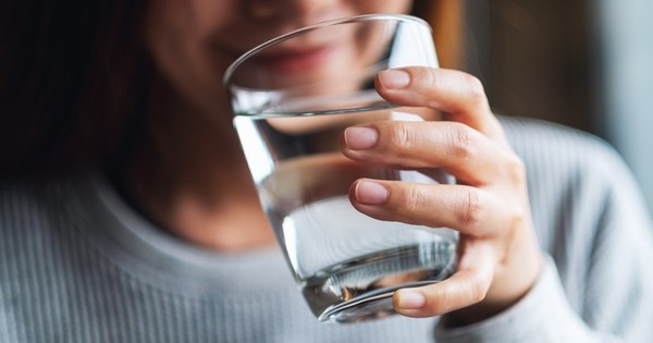 Thói quen uống nước tưởng tốt hóa ra cực hại dạ dày: Nhiều người đang mắc phải