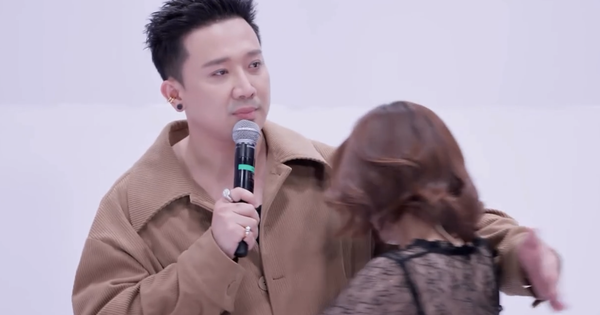 Trấn Thành công khai xin lỗi 1 Em Xinh ngay trên sóng: Chuyện gì đây?
