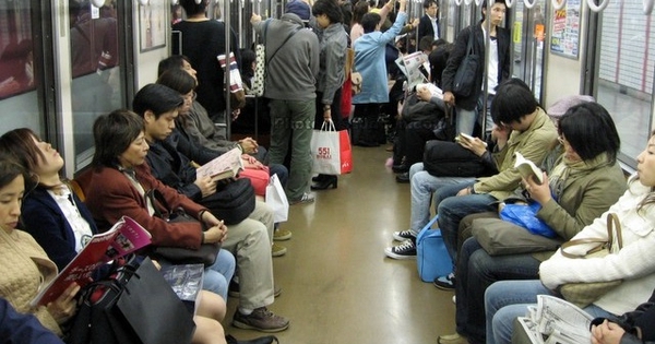 Một chiếc ghế thổi bùng tranh cãi: Bạn chọn làm "mẹ ích kỉ" để bảo vệ con hay chịu thiệt để làm vừa lòng người xa lạ?