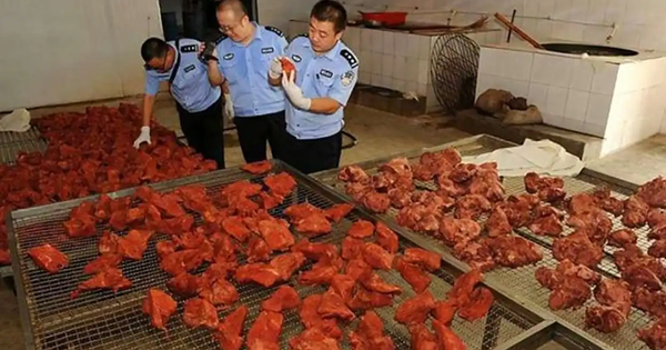 Nhận tin báo, cảnh sát đột kích nhà máy trên núi, triệt phá đường dây sản xuất thịt bò khô từ vịt doanh thu 36 tỷ đồng/tháng, bắt giữ 23 người