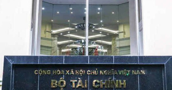 Bộ Tài chính thông tin về việc một Vụ trưởng tử...