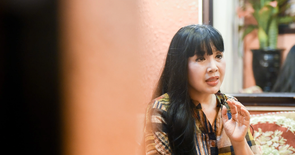 Nữ NSND bị chồng 2 hơn 14 tuổi khóa trái cửa không cho đi diễn, phải nói thẳng 1 câu mới êm xuôi