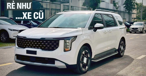 Giá Kia Carnival tiếp tục 'dò đáy', giảm hơn 100 triệu đồng tại đại lý: Bản dầu đắt nhất còn dưới 1,5 tỷ đồng, rẻ hơn nửa tỷ so với Viloran