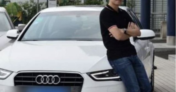 Mua xe Audi cũ giá 250 triệu đồng, người đàn ông phát hiện 1 gói vàng miếng và tiền mặt trị giá hơn 500 triệu đồng giấu trong lốp dự phòng