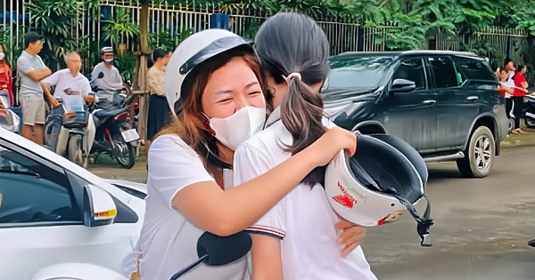 Có chuyện gì mà đêm qua, nhiều phụ huynh Hà Nội căng thẳng không ngủ được, sáng đi làm vẫn không dám rời điện thoại?