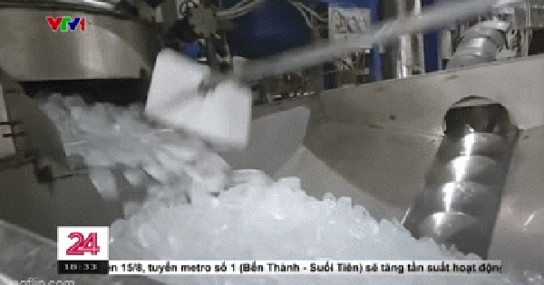 Sự thật gây sốc đằng sau những chuyến xe chở đá lạnh vào quán giải khát: Quy trình sản xuất lạnh gáy!