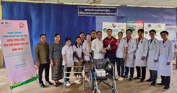 Người dân Lào xúc động khi được hỗ trợ hàng trăm thiết bị y tế kịp thời