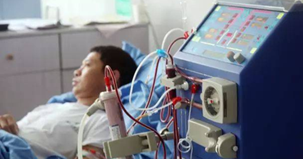 Nam thanh niên 20 tuổi suy thận sau khi ăn hải sản