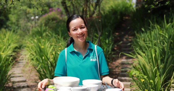 MC Minh Trang founder Làng Háo Hức gây tranh cãi về câu chuyện dạy con gái 7 tuổi bị lạnh cũng không được xin chăn trên máy bay vì... lãng phí