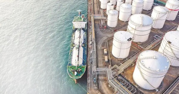 Khách 'sộp' nhất của Nga vỡ mộng: Tưởng mua được món hời, nay lo sốt vó vì giá dầu tăng quá nhanh