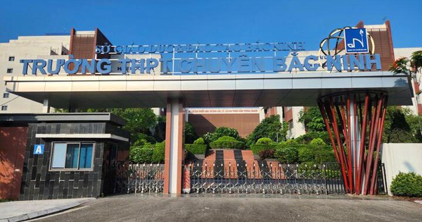 Hai trường chuyên đầu tiên đổi tên sau hợp nhất tỉnh thành