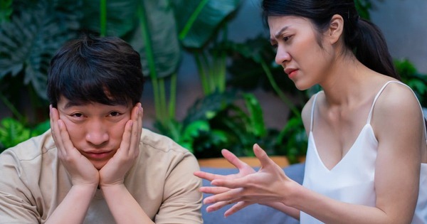 Vợ âm thầm mang hơn 365 triệu tiền "quỹ đen" của chồng đi gửi ngân hàng, ai ngờ chồng bị cảnh sát mời làm việc
