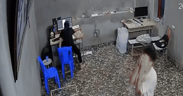 "Con đỗ rồi!" - Một tiếng hét khiến hàng triệu người chực khóc trong mùa thi vào lớp 10