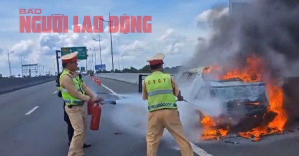 Ô tô cháy dữ dội trên đường cao tốc TP HCM - Trung Lương, tài xế dập lửa bất thành