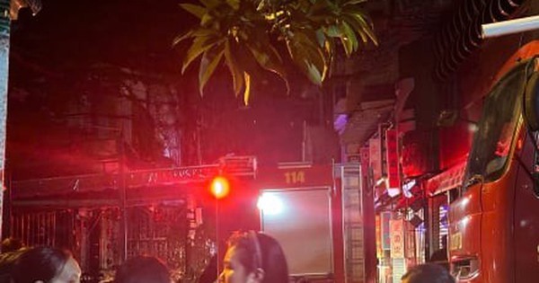 Cháy chung cư ở TP.HCM trong đêm, 8 người tử vong