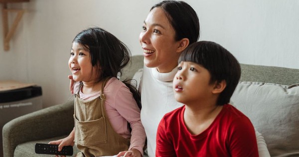Nhà thần kinh học nổi tiếng nói: Đừng chỉ cho con học các lớp tăng IQ, hành động MIỄN PHÍ này cải thiện não bộ