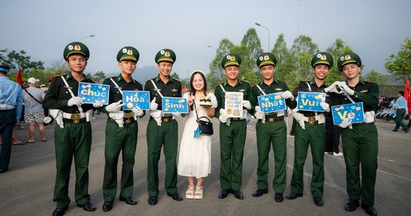 Những khoảnh khắc đẹp nhất trong buổi hợp luyện diễu binh sáng 9/7: Một cô gái được các chiến sĩ mừng sinh nhật theo cách đặc biệt!
