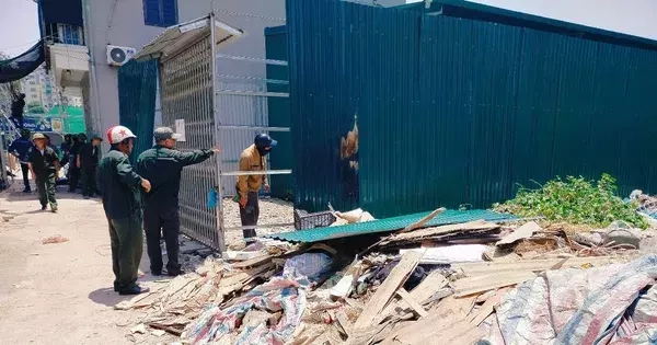 Cưỡng chế loạt công trình kiên cố 'núp bóng' nhà tôn