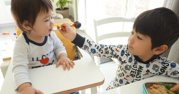 Trẻ nói chuyện như người lớn, "đọc vị" tâm lý người khác giỏi bất thường: Có thể không phải thông minh, mà là...