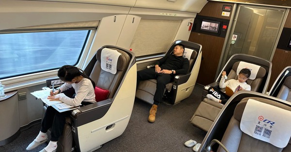 Nhìn bức ảnh chụp trong khoang riêng tàu cao tốc, tôi hiểu vì sao sự nghèo khó hiếm khi chạm tới con cháu nhà giàu