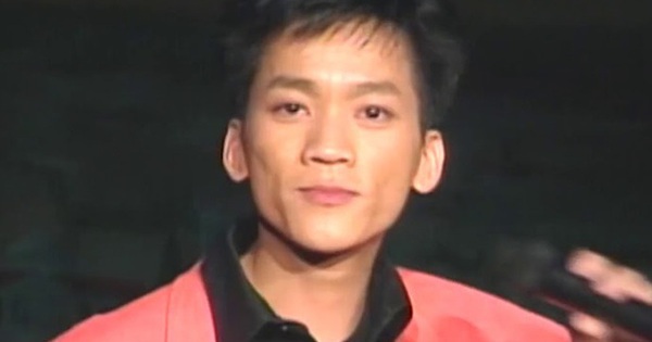 Nam ca sĩ nổi danh ở hải ngoại phải trèo cửa sổ chui khỏi nhà hát ở châu Âu vì 1 chuyện