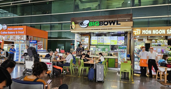 Chủ đầu tư sân bay Tân Sơn Nhất nói gì về giá phở, mì gói cao gấp nhiều lần bên ngoài?
